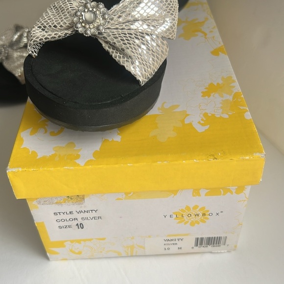 Yellow Box Silver wedge sandal, new. - Picture 7 of 7